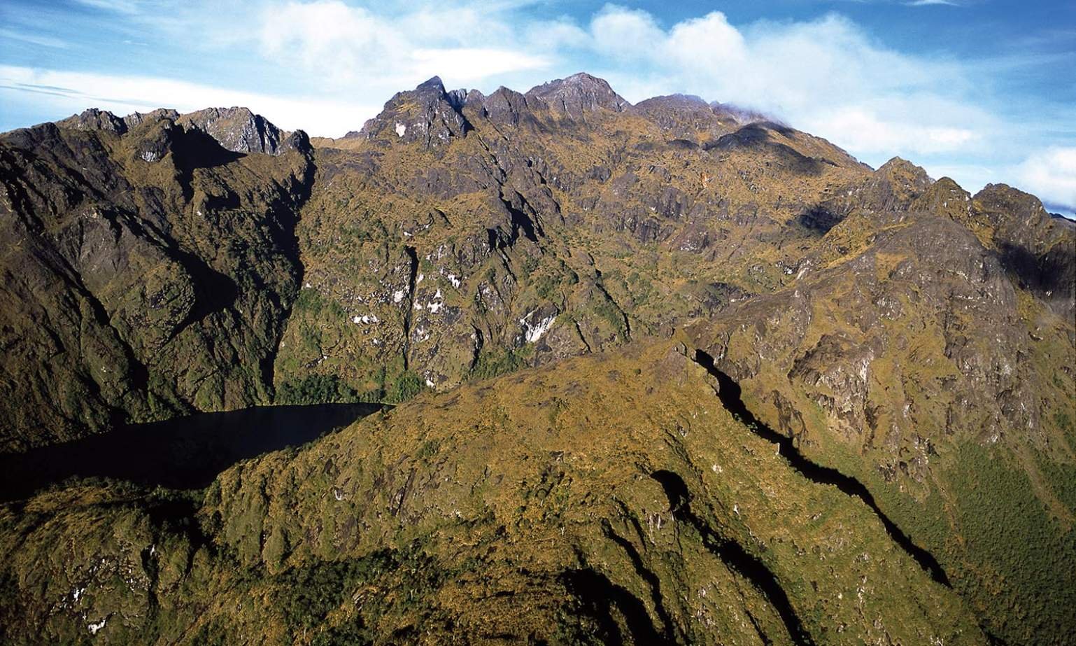 Статуя анжело питони. Самая высокая гора в гвинее. Самая высокая гора в гвинее. Высокая гора в новой гвинее. Самая высокая гора в гвинее.