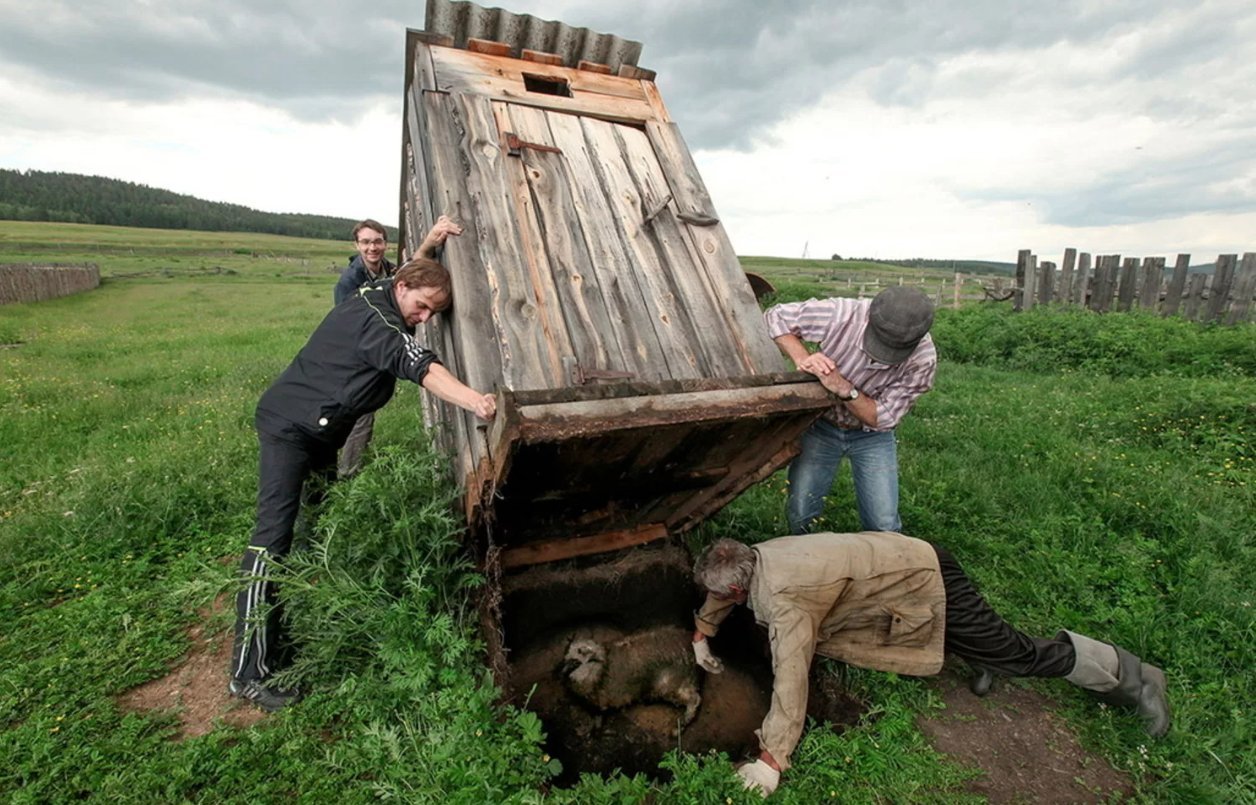 фото деревенские дырки