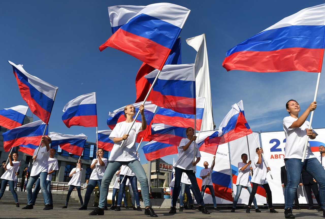 Фотку российский. Российский Триколор. Флаг российский. День флага России. День России Триколор.