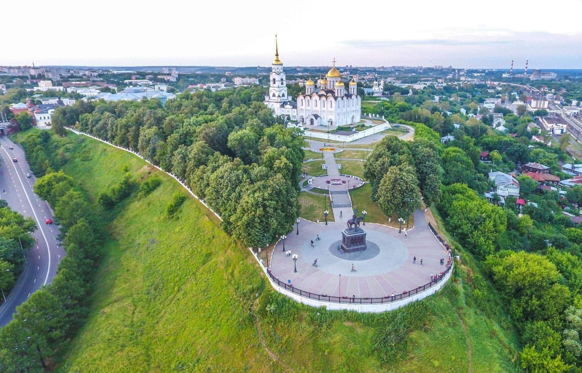 Во владимире недорого. Владимир. Смотровая площадка Владимир Успенский собор. Город Владимир центр города. Владимир на Клязьме.