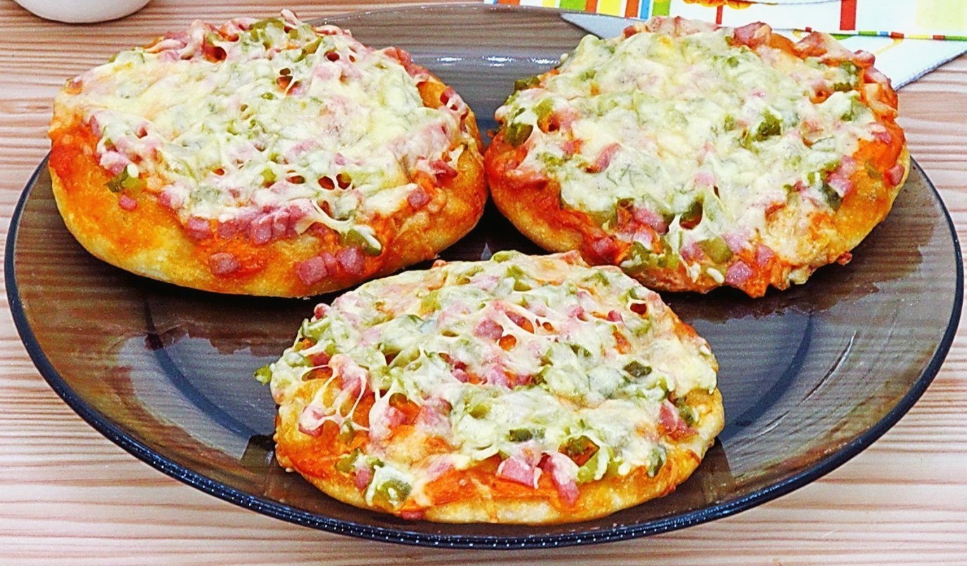 быстрая пицца в духовке с сыром и колбасой фото 115