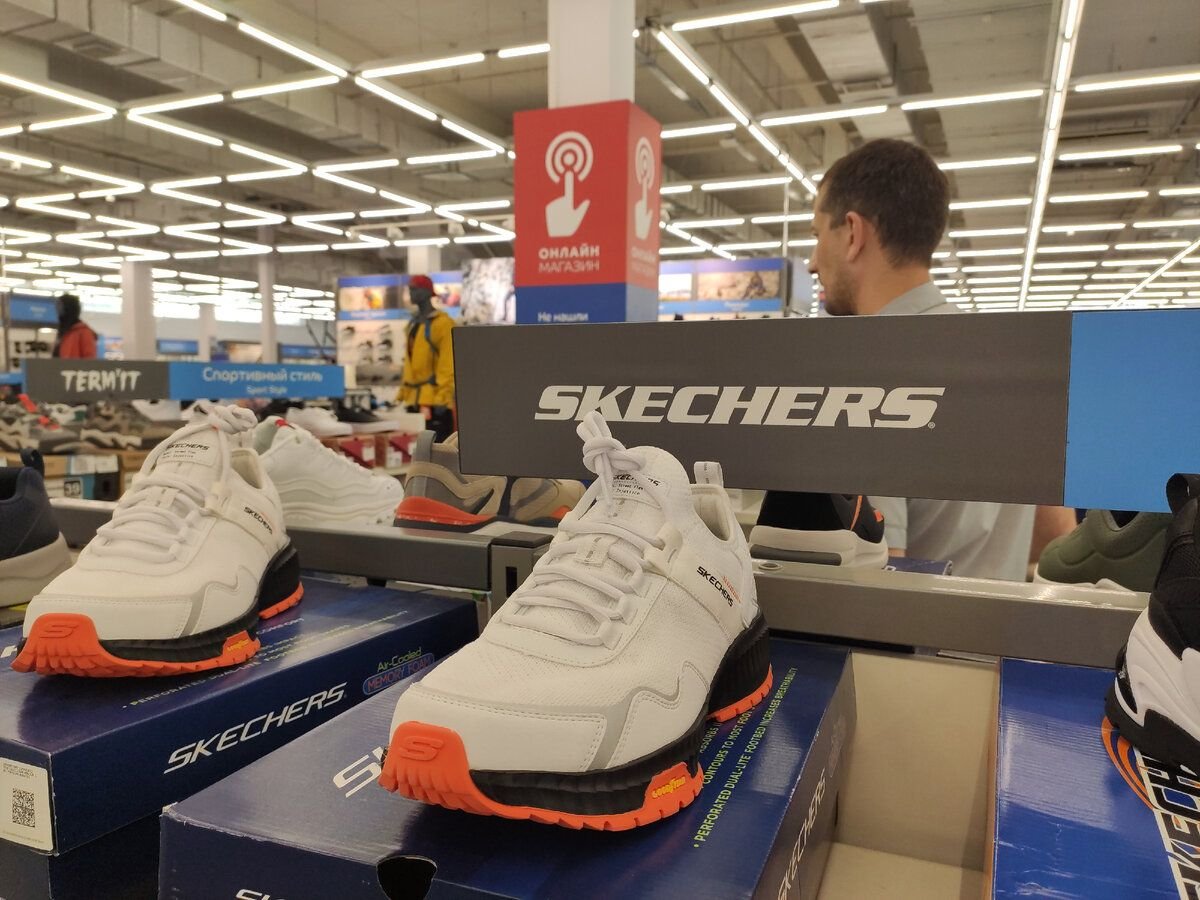 Работа в спортмастере отзывы сотрудников. Магазин Джома. Joma Store. Баннер в магазин спортивной одежды Джома. Фирма жома спортивные товары.