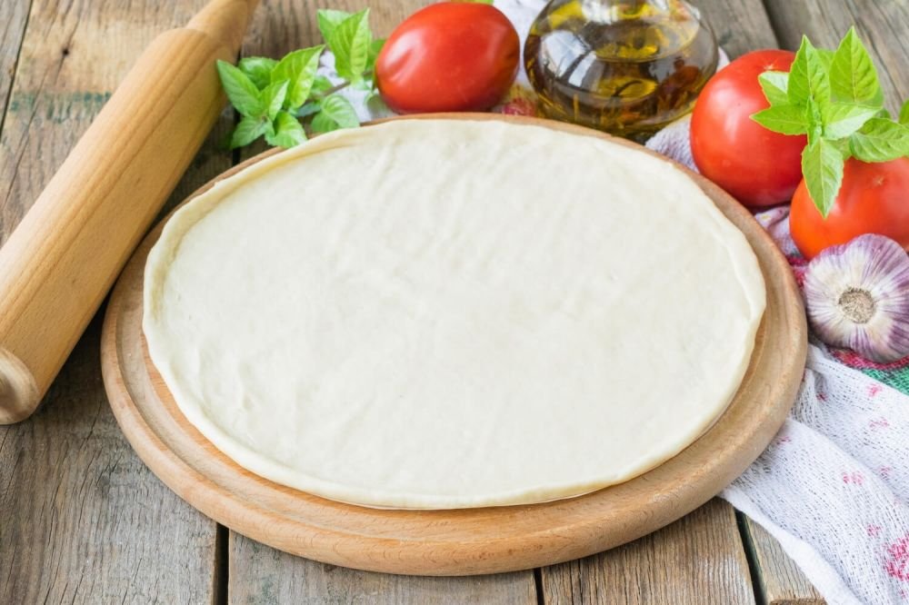 Что добавляют в тесто пиццы. Тонкая пицца. Что добавляют в тесто пиццы. Тест для пиццы. Тесто для пиццы.