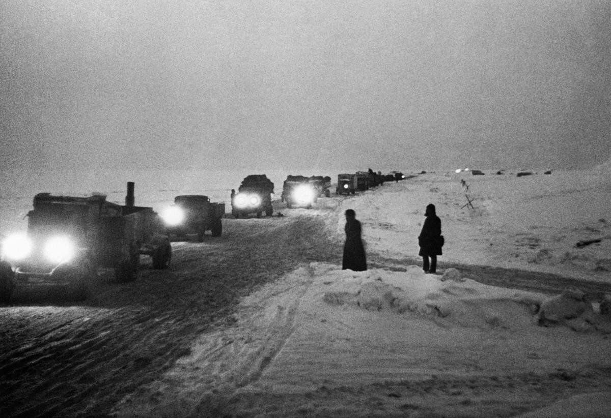 Картина блокада ленинграда дорога жизни