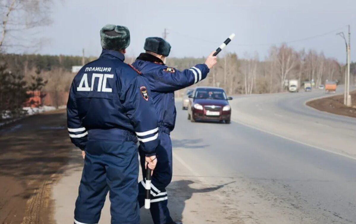 Гибдд приезд. Инспектор ДПС. Сотрудник ГИБДД. Сотрудник ГАИ. Инспектор ДПС ГИБДД.