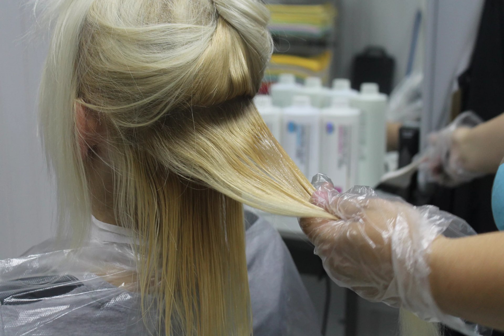 Как делают ботокс для волос утюжком