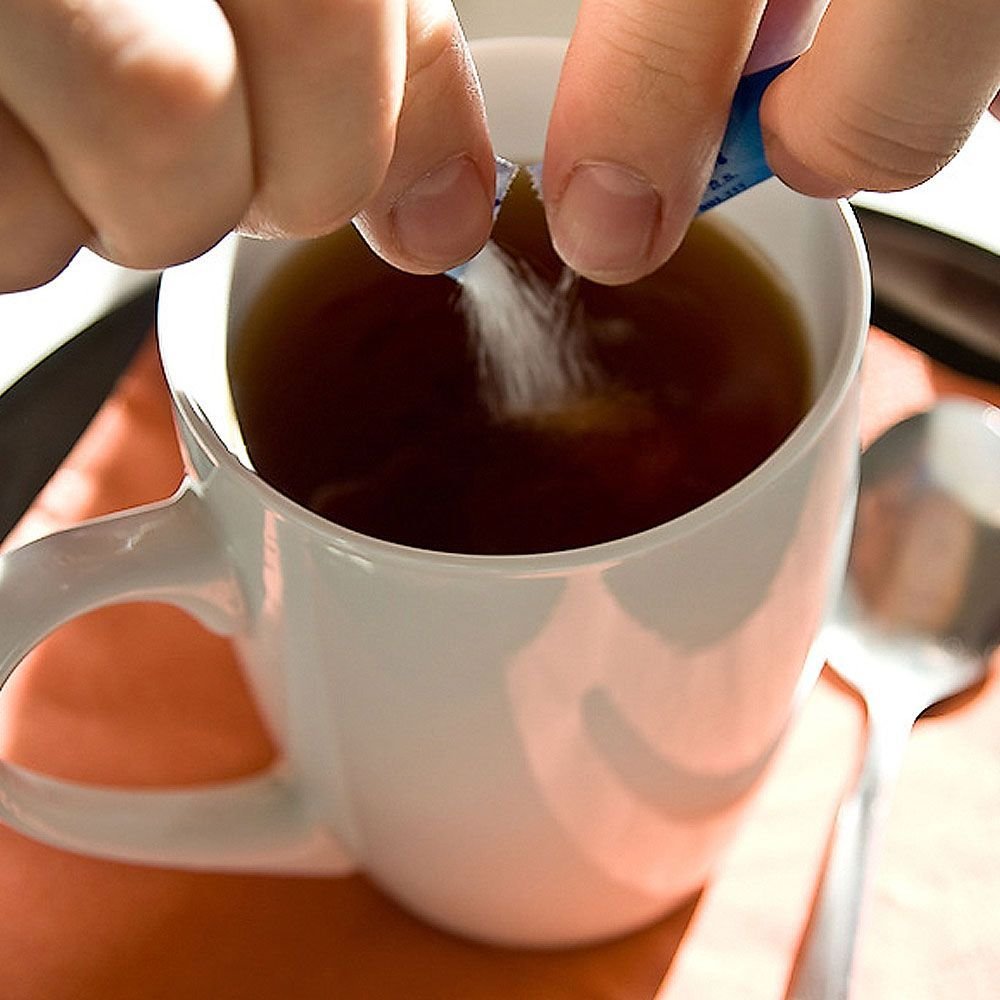 Как выпрямить волосы при помощи чая с сахаром