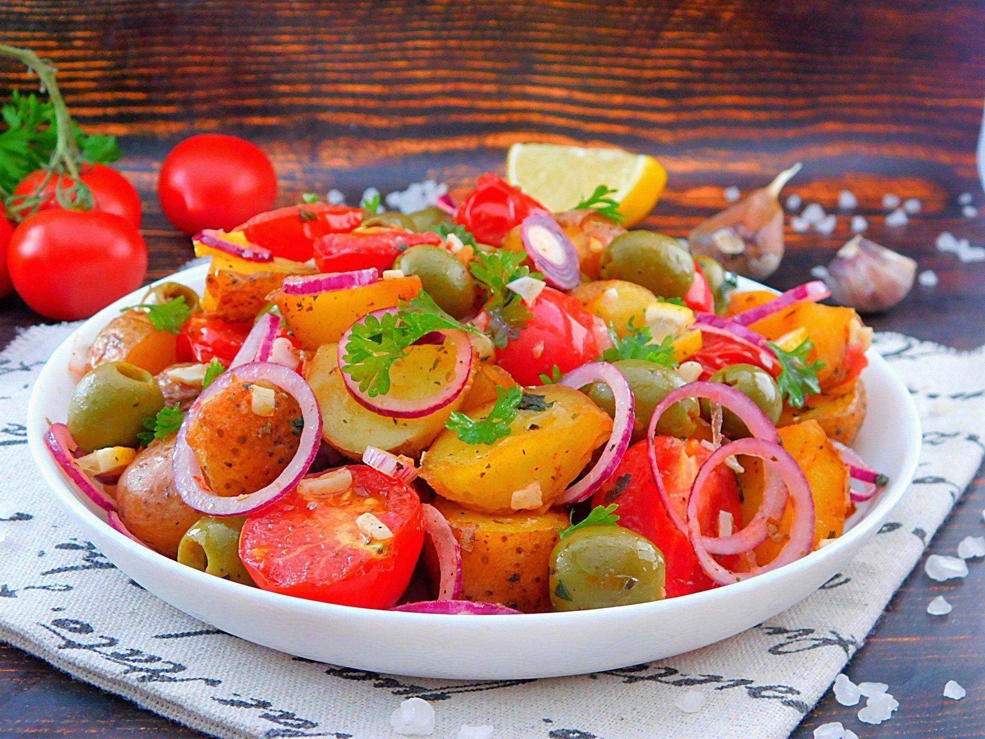 Фруктовый салат с черри томатами
