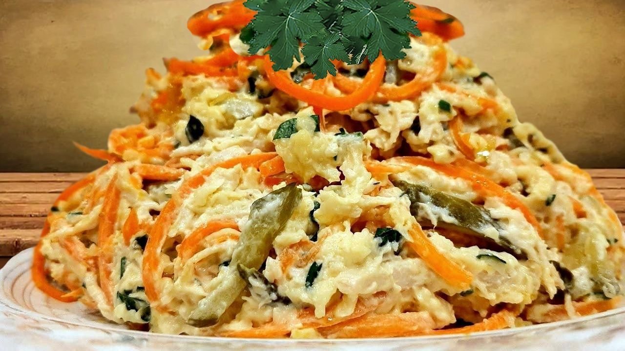 лисички с корейской морковью. салат с куриной печенью и морковкой по-корейски. салат лисичка с корейской морковкой. салат лисичка с корейской. салат лисичка с корейской морковкой и грибами.