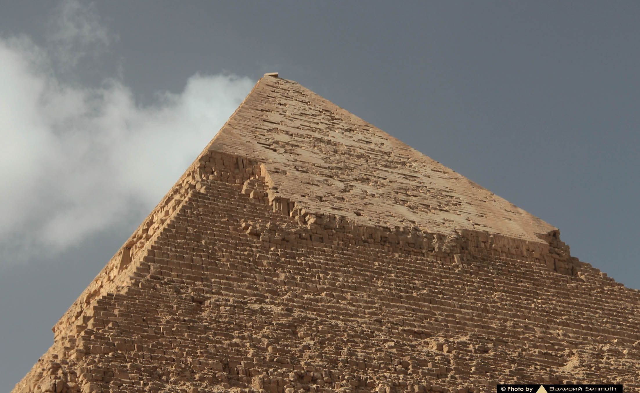 Розовая пирамида снофру. Ахмед пирамида. Гизы египет. Пирамида хеопса пирамида гиза. Пирамида микерина древний египет внутри.