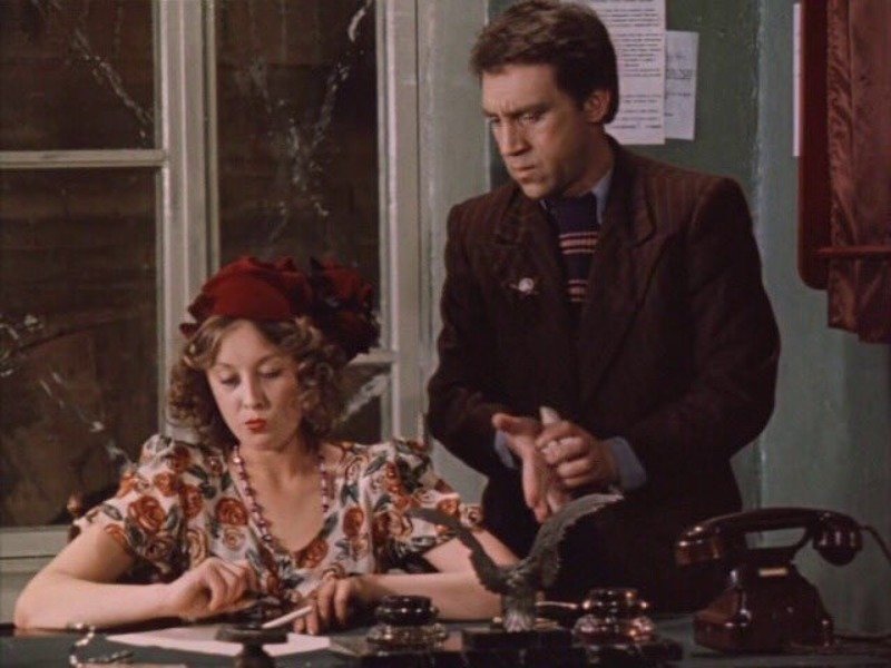 Лариса удовиченко в роли маньки облигации. Место встречи изменить нельзя манька облигация. Лариса удовиченко 1979. Лариса удовиченко место встречи изменить нельзя. Удовиченко место встречи изменить нельзя.