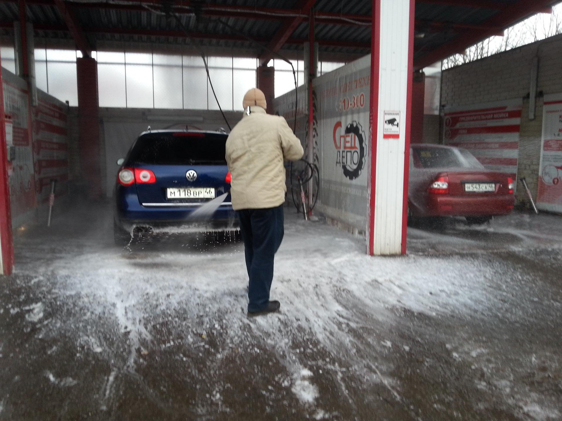 мойка зимняя автомобильная. мойка самообслуживания зимняя. автомойка зимняя самообслуживания зимняя. мыть зимой на мойке самообслуживания. машина на автомойке.