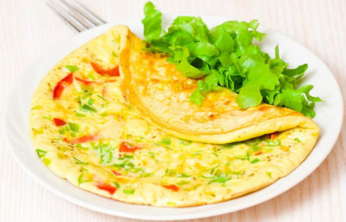Омлет с овощами и сыром