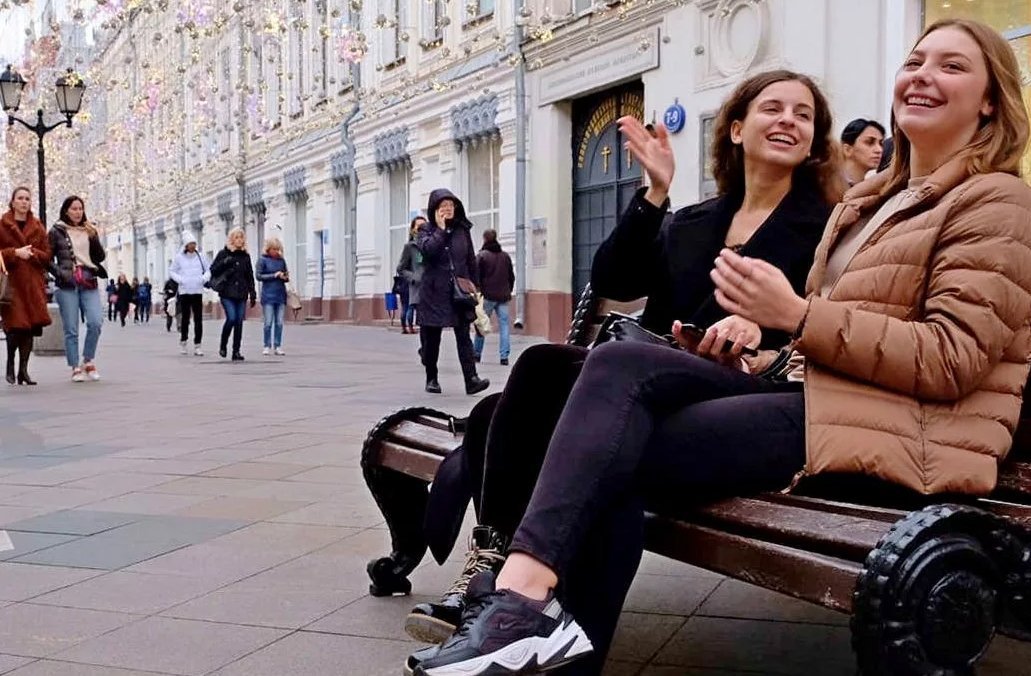 Люди на улицах москвы сегодня