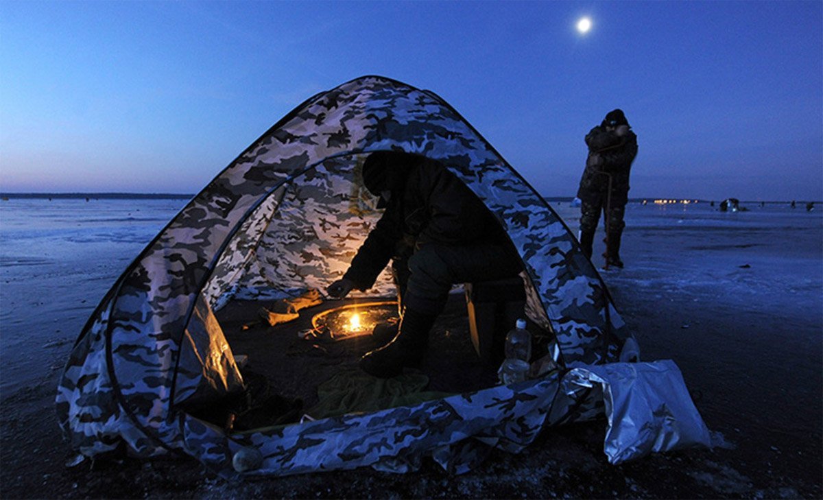 Ловля в палатке. Палатка рыболовная. Зимняя палатка. Палатка зима. Палатка Рыбацкая зимняя.
