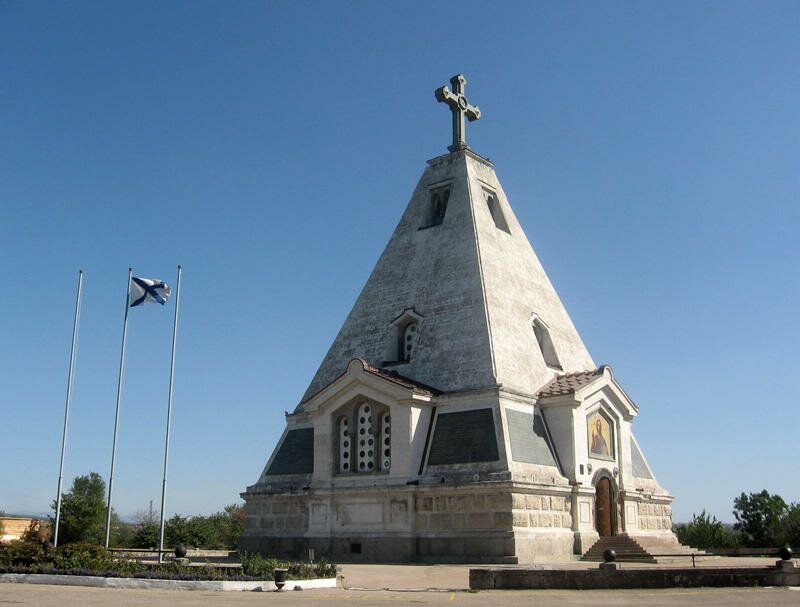 Символ города Церковь и памятник