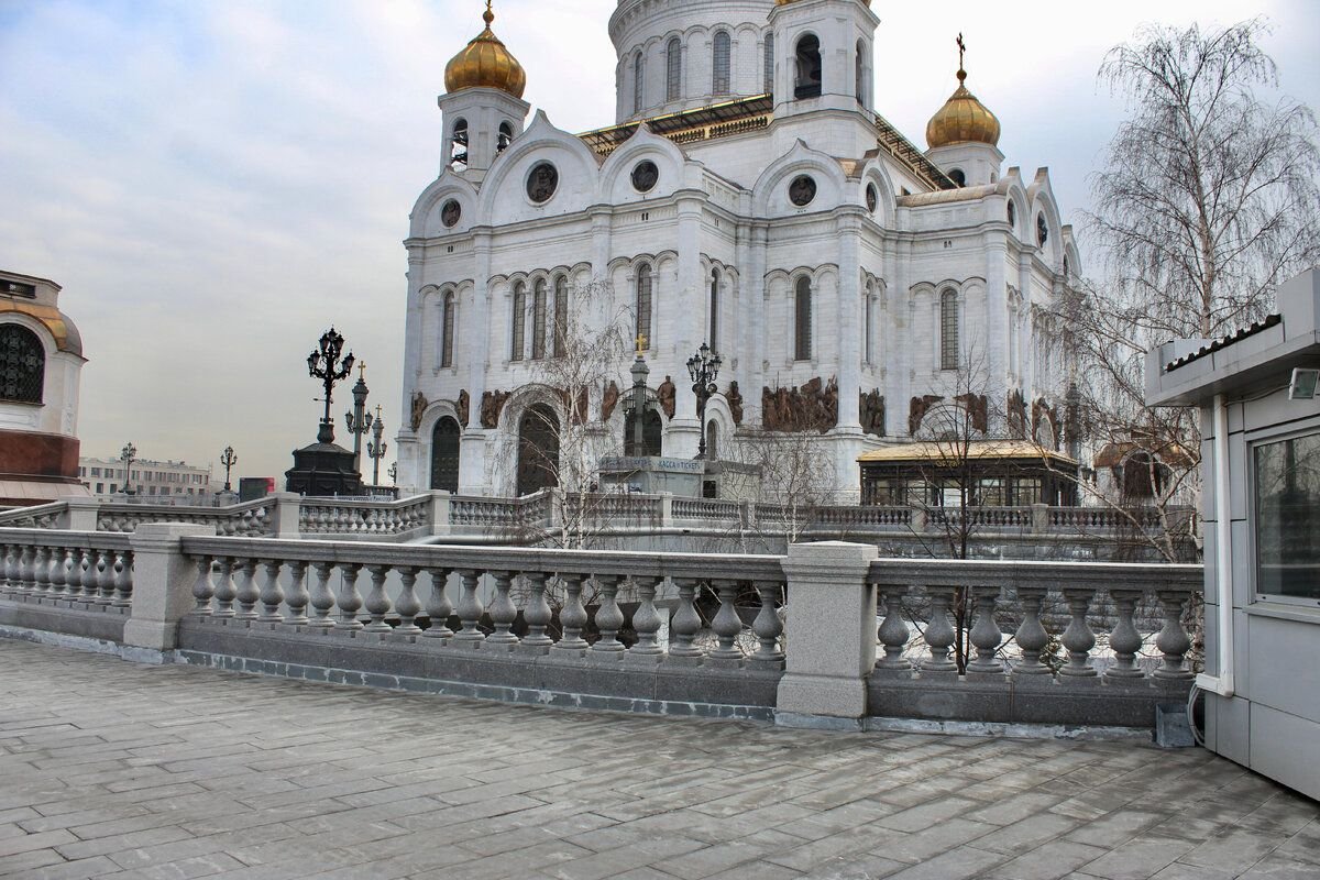 Храм Христа Спасителя в Москве снегопад