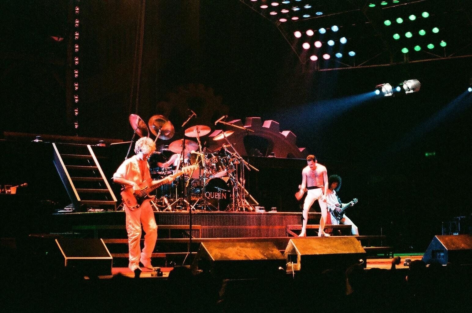 Queen уэмбли 1985. фредди меркьюри группа. квин концерт 86 год. Queen live at wembley stadium 1986. концерт queen в москве 2023.