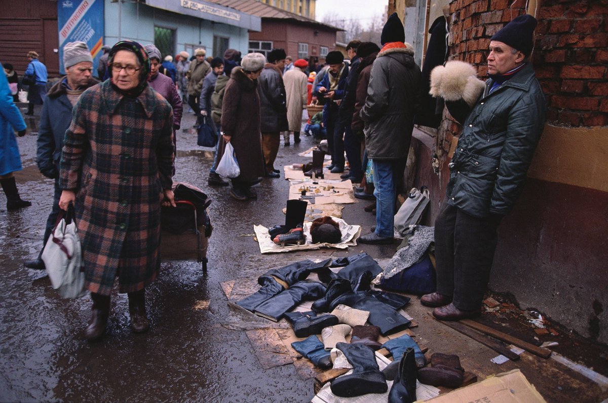 Нищета и разруха в 90-е годы в России
