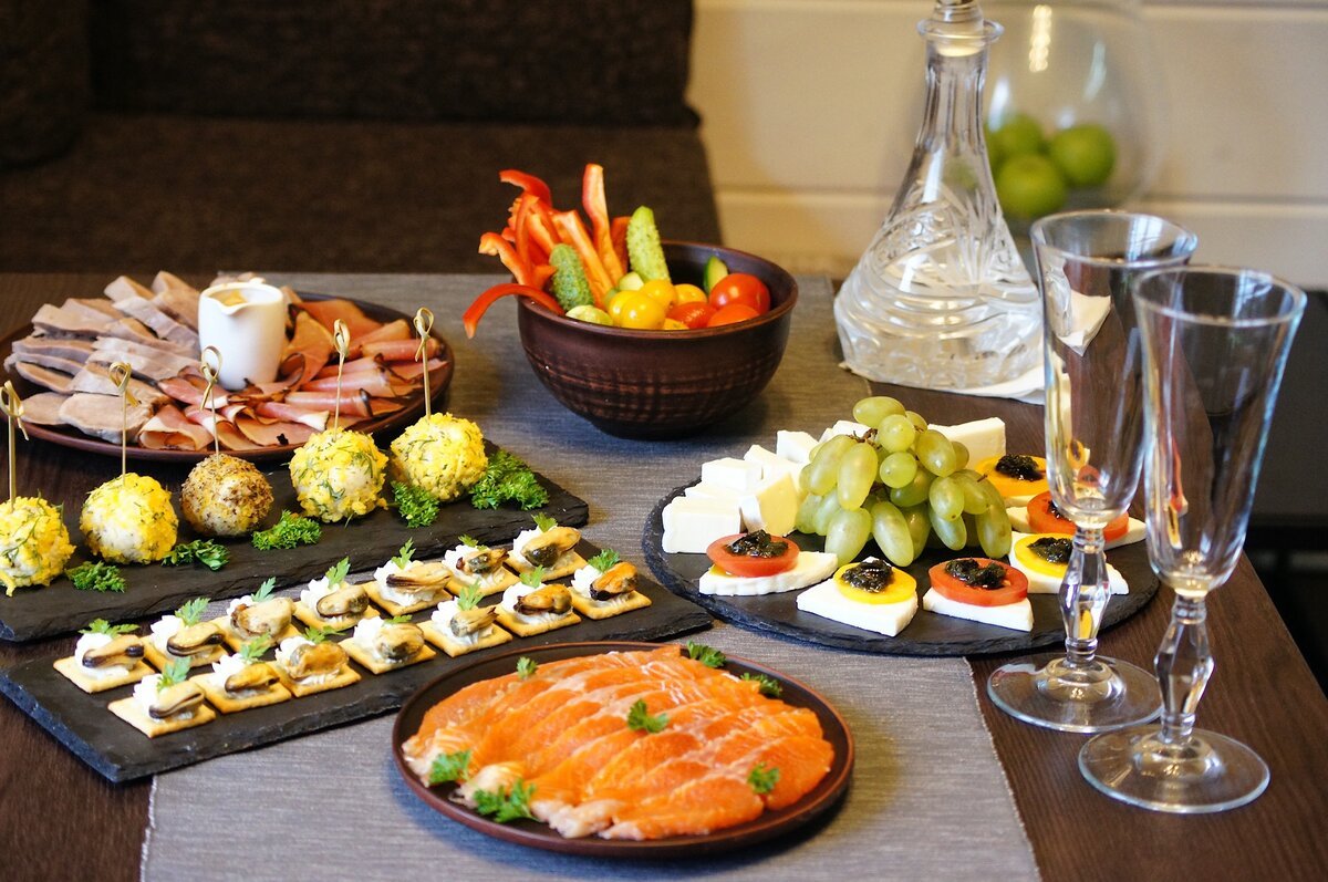 Праздничный стол фото в домашних условиях с едой реальность