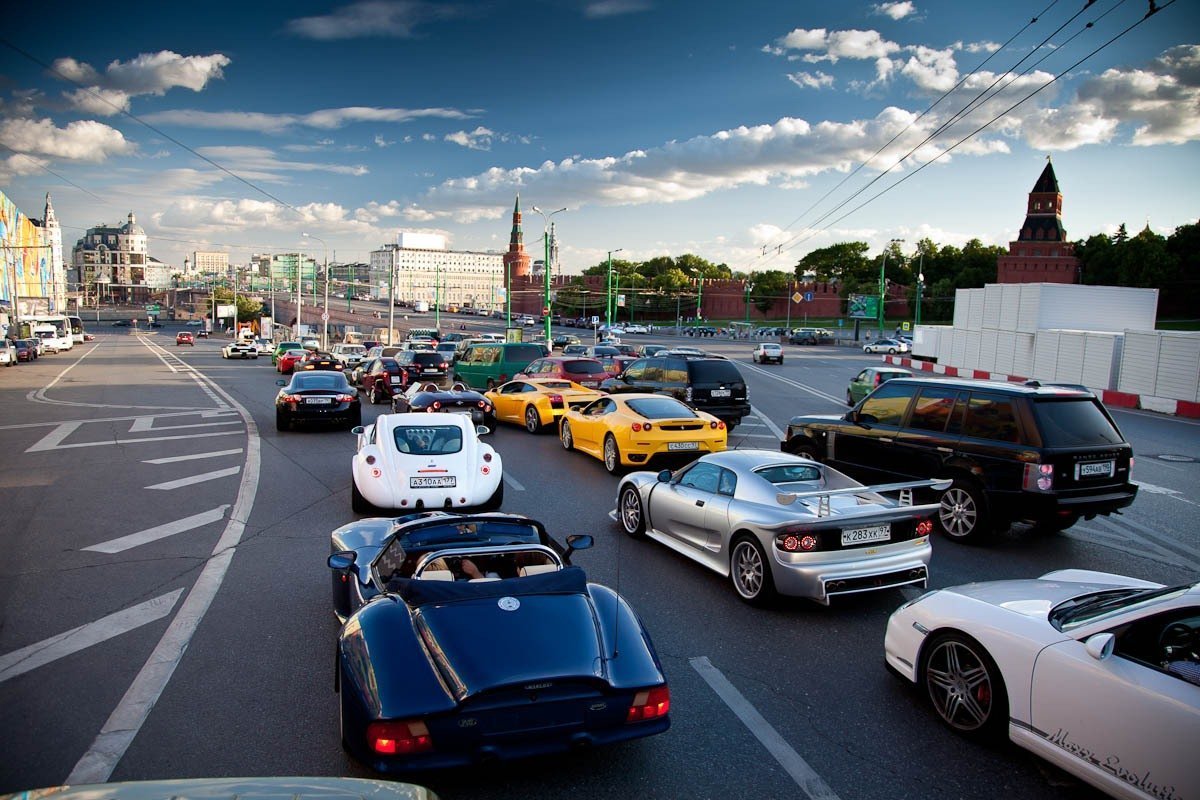 Москва какие автомобили в москве. Суперкары в Москве. Машины в Москве. Московские машины. Машины в центре Москвы.