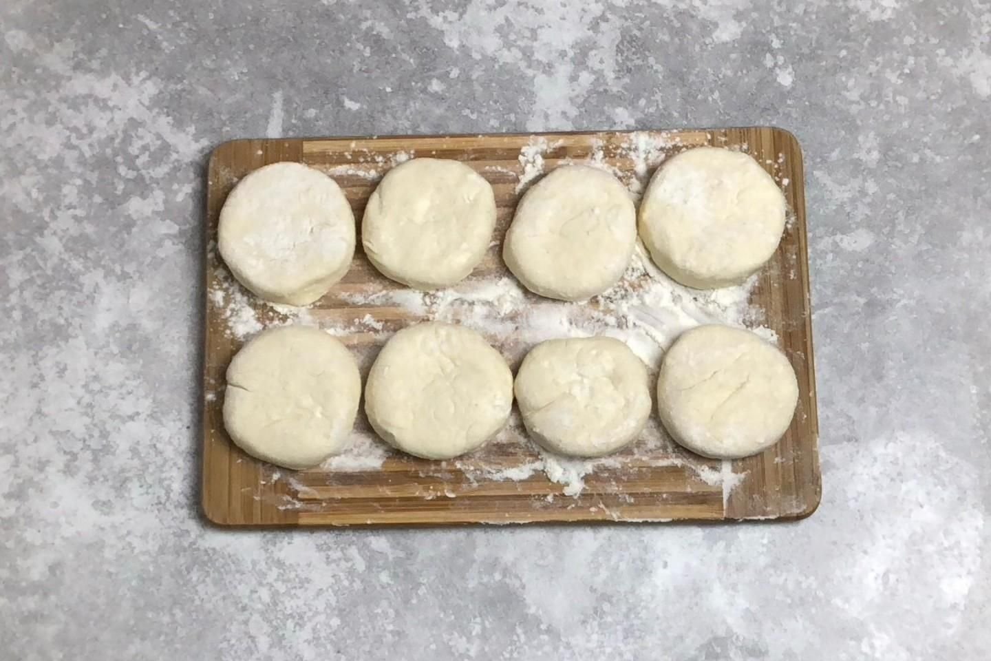 айлин творожники. формирование сырников. банановые сырники. сырники творожники. сырники из творога.