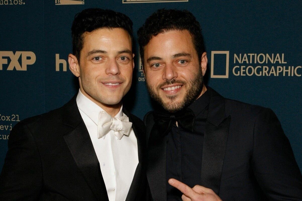 крис и лиам хемсворт. братья гримм певцы. рами малек с братом. роберт паттинсон двойники. хемсворт братья.