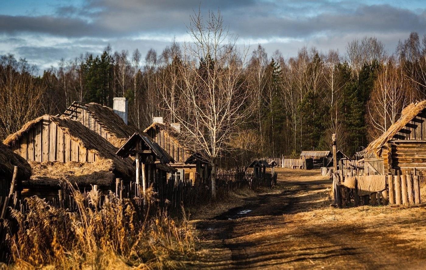 Бывшие деревни. Заброшенные деревни и села России. Заброшеные деревни поселки. Заброшенные деревни Белоруссии. Заброшенные деревни Росси.