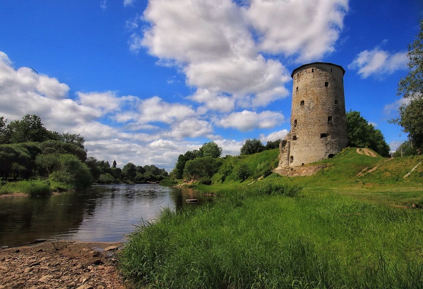 Фото гремячей башни в пскове