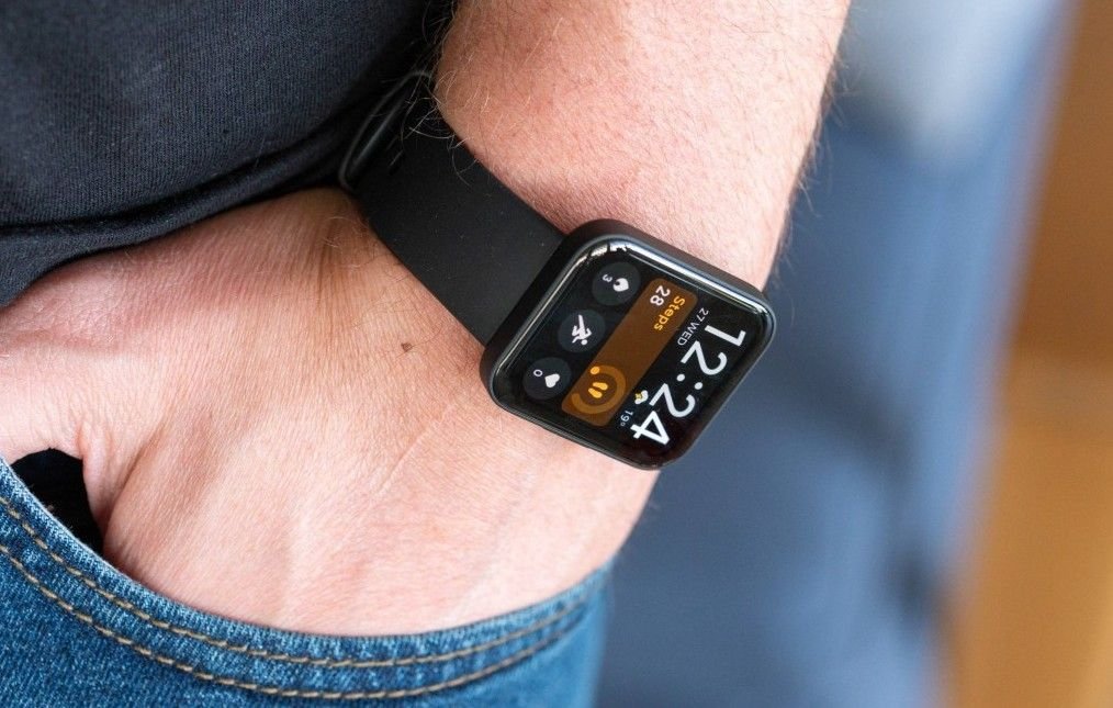 POCO Watch на руке