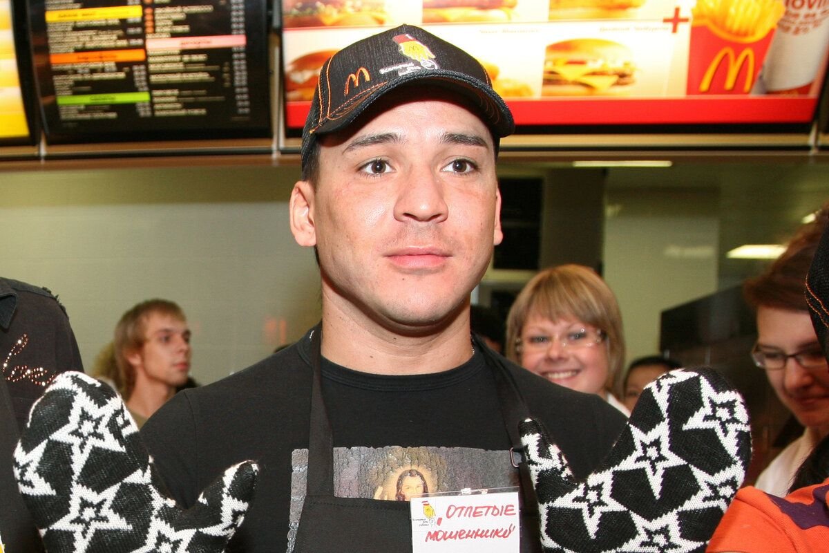 вячеслав зинуров том-хаос младший. вячеслав зинуров. вячеслав зирунов отпетые мошенники. том хаос младший. солист группы отпетых мошенников вячеслав зинуров.