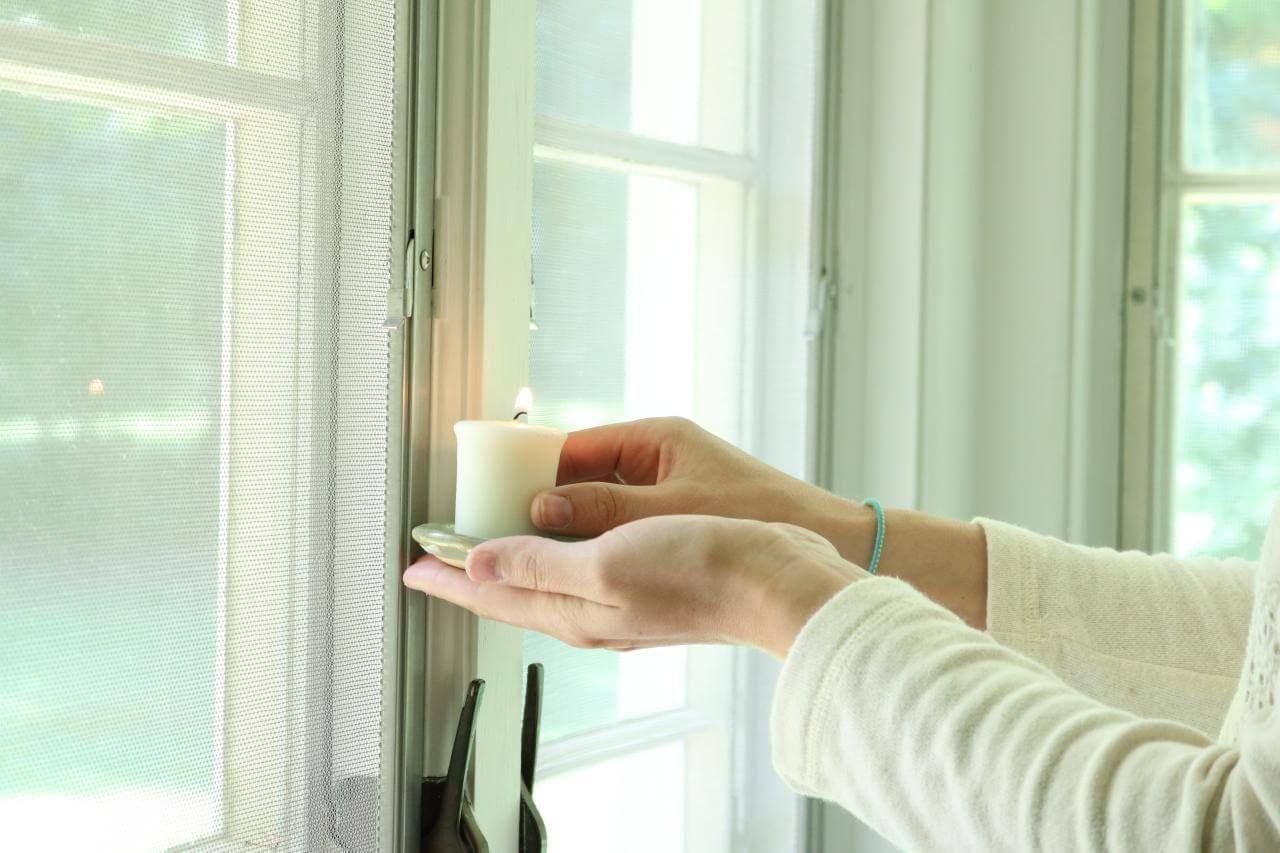 Современные теплые окна. Как сделать в окне тепло. Пластиковые окна дети. Советы по экономии тепла. Как сделать в окне тепло.