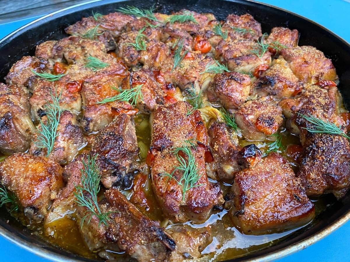 Свиные ребрышки на гриле. Обед безбрачия с ильей лазерсоном ребрышки свиные. Маринад для свиных ребрышек пивной. Свиные ребрышки с капустой. Ребрышки пикантные поречье.