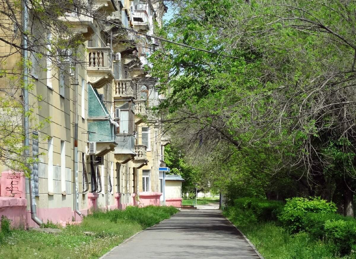 Улица краснооктябрьская волгоград. Краснооктябрьский район Волгоград. Дворы Волгограда Краснооктябрьский район. Проспект Ленина Волгоград Краснооктябрьский район. Дом Краснооктябрьский район Волгоград.