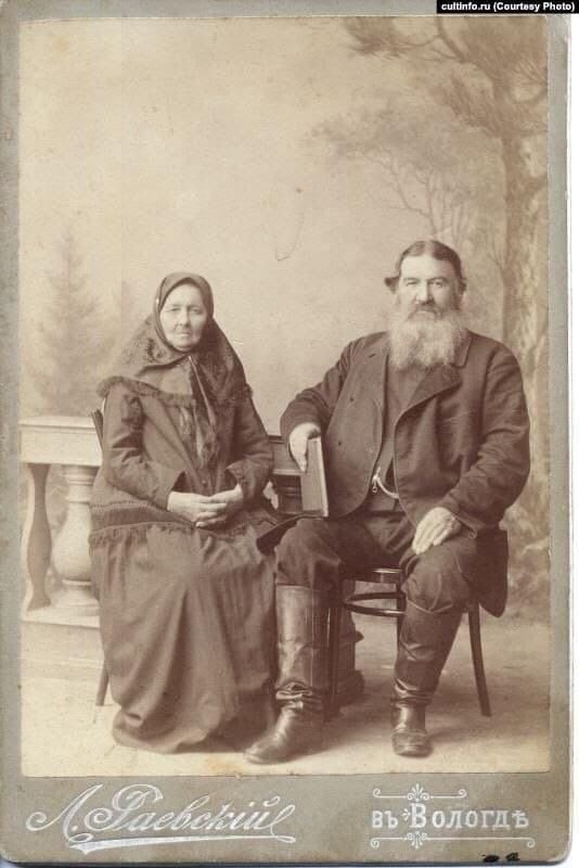 богатейшее семейство купцов промышлявшее на урале. богатейшее семейство купцов промышлявшее на урале. семья купца сорокина нижегородская губерния. россия купеческая семья 19 век. богатейшее семейство купцов промышлявшее на урале.