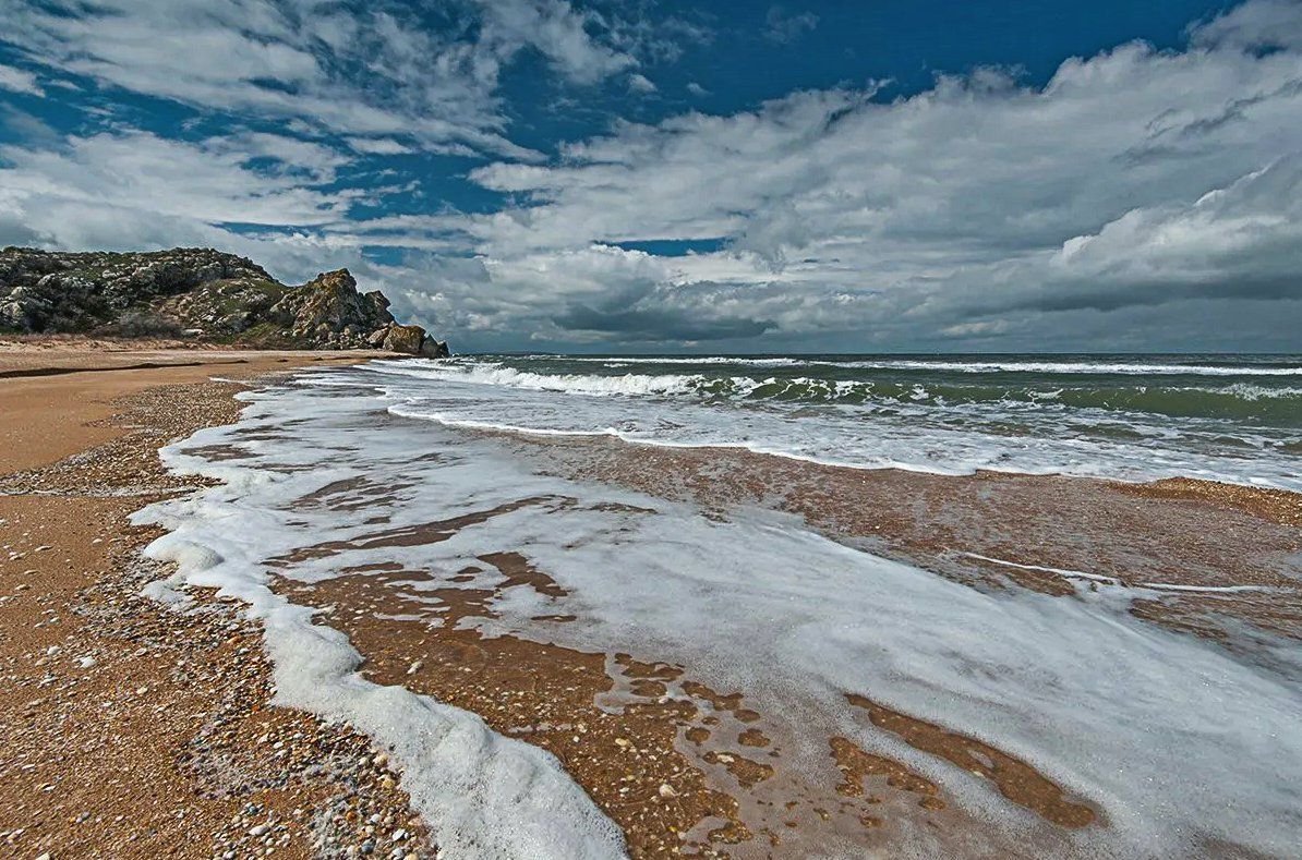 Вдоль азовского моря. Азовское море Южный берег пляжи. Южный берег Азовского моря. Азовское море пейзажи. Берег Азова.