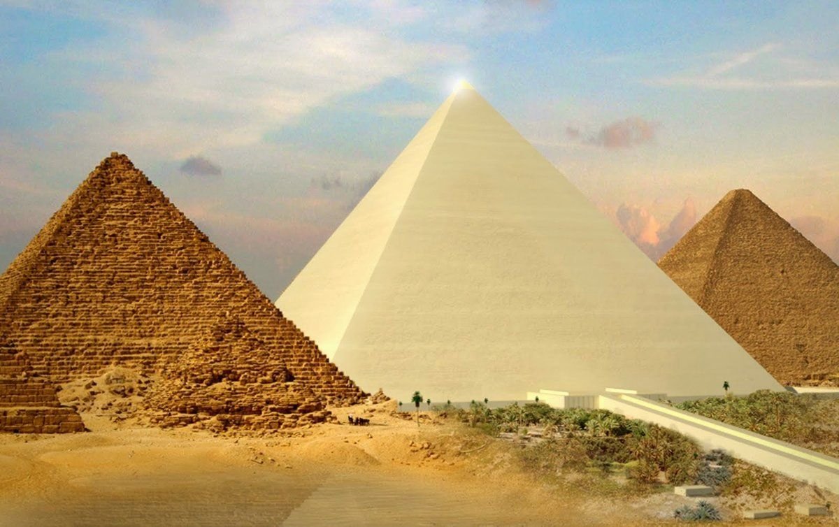 на вершине пирамиды хеопса