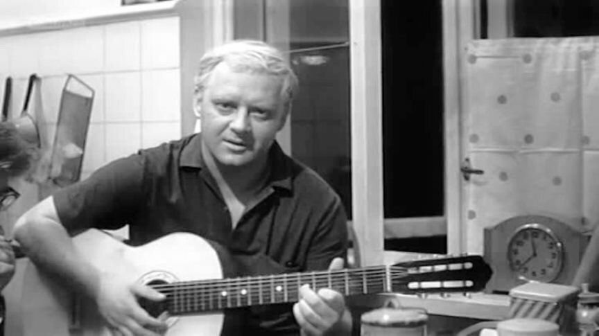 Визбор песни любовь. Юрий Визбор. Юрий Визбор июльский дождь. Юрий Визбор в фильме июльский дождь. Спокойно товарищ спокойно Визбор.