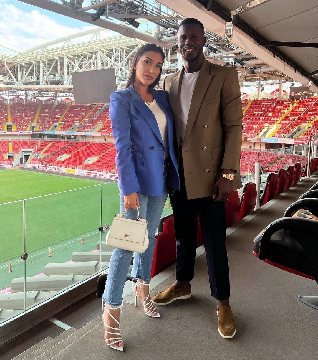 футболист изменивший жене. франческо тотти с женой. жены мировых знаменитостей футбола. кейта бальде жена. футболист изменивший жене.