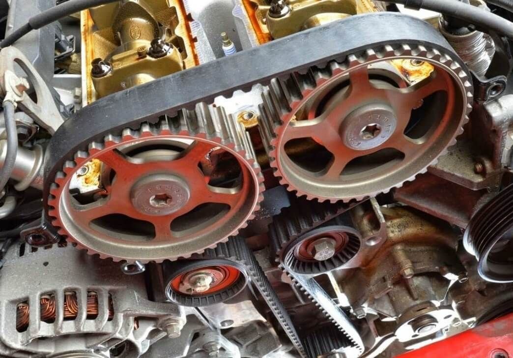 цепной и ременной привод грм. ремень в двигателе автомобиля. что такое ремень грм в автомобиле. ремень грм ваз 2110 8кл. срок службы грм.