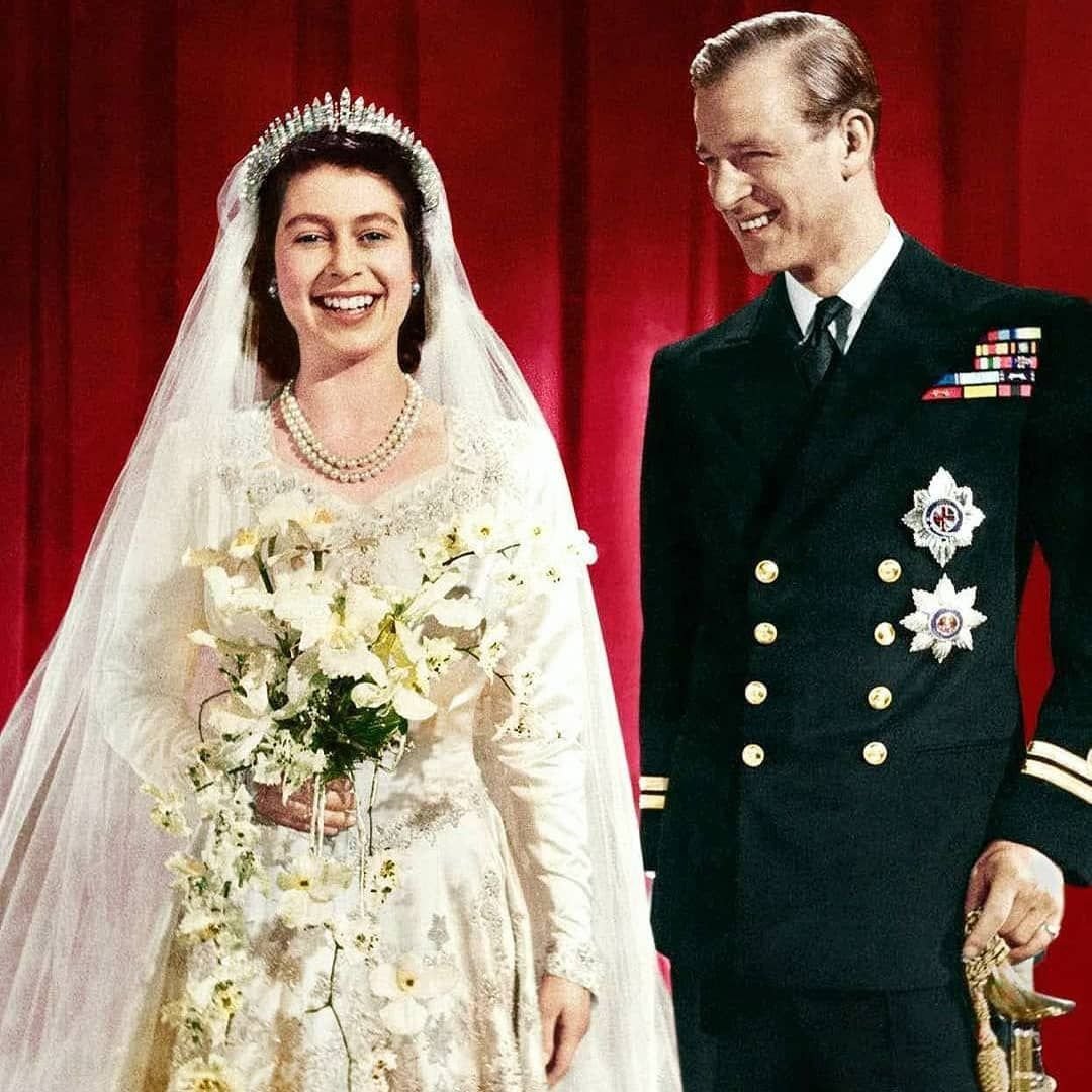 Королева елизавета 2 в молодости фото с мужем