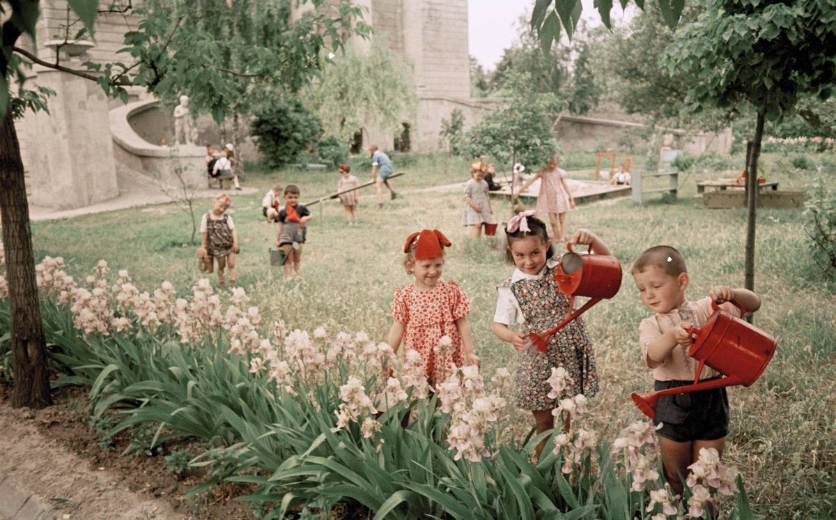 Жизнь советского ребенка. Фотограф семён Осипович Фридлянд. Фотограф семён Осипович Фридлянд дети. Советские дети в детском саду.