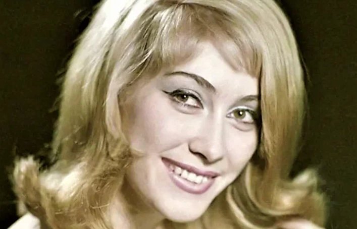Фамилия актрисы 9 букв. Макияж актрисы екатерины климовой. Джун картер. Дикси картер. Вирджиния картер.