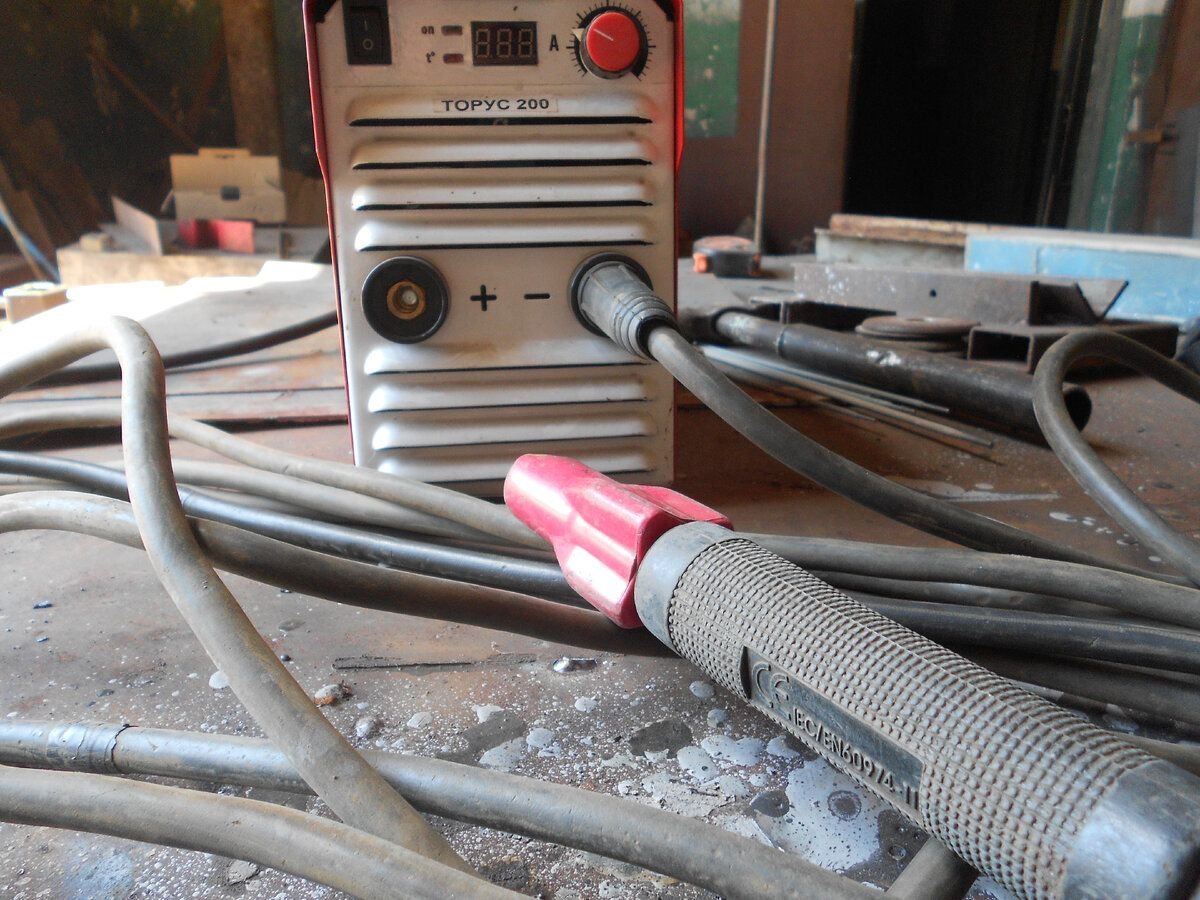 Чем отличается инверторный кондиционер от обычного. Достоинства и недостатки инверторов. Самый мощный сварочный аппарат. Сварочный аппарат ресанта 185 black edition черная. Достоинства и недостатки инверторов.