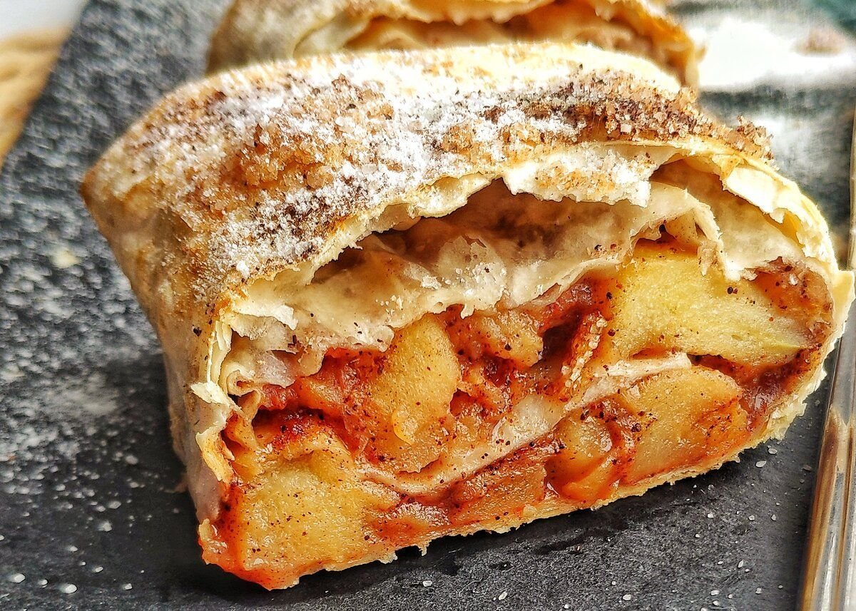 Пирог из лаваша с яблоками в духовке