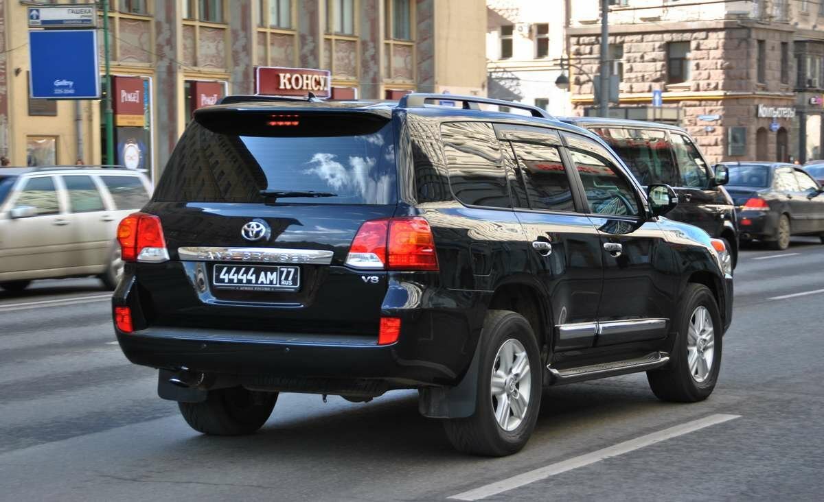 Вот это номер. Toyota Land Cruiser 200 ФСБ. Toyota Land Cruiser ФСО. Тойота ленд Крузер Министерство обороны. Тойота ленд Крузер номера ФСБ.