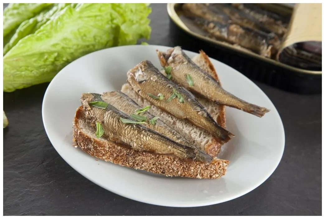 Шпроты вид рыбы. Шпроты Hansa 175. Шпроты жареные. Жареные бычки. Вкусные консервы шпроты в масле Hansa, 175 г.