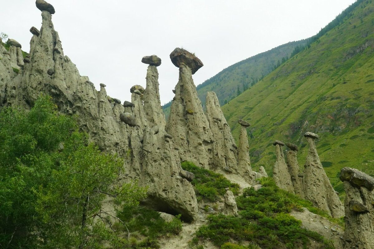 Каменные грибы в долине АК-Корум