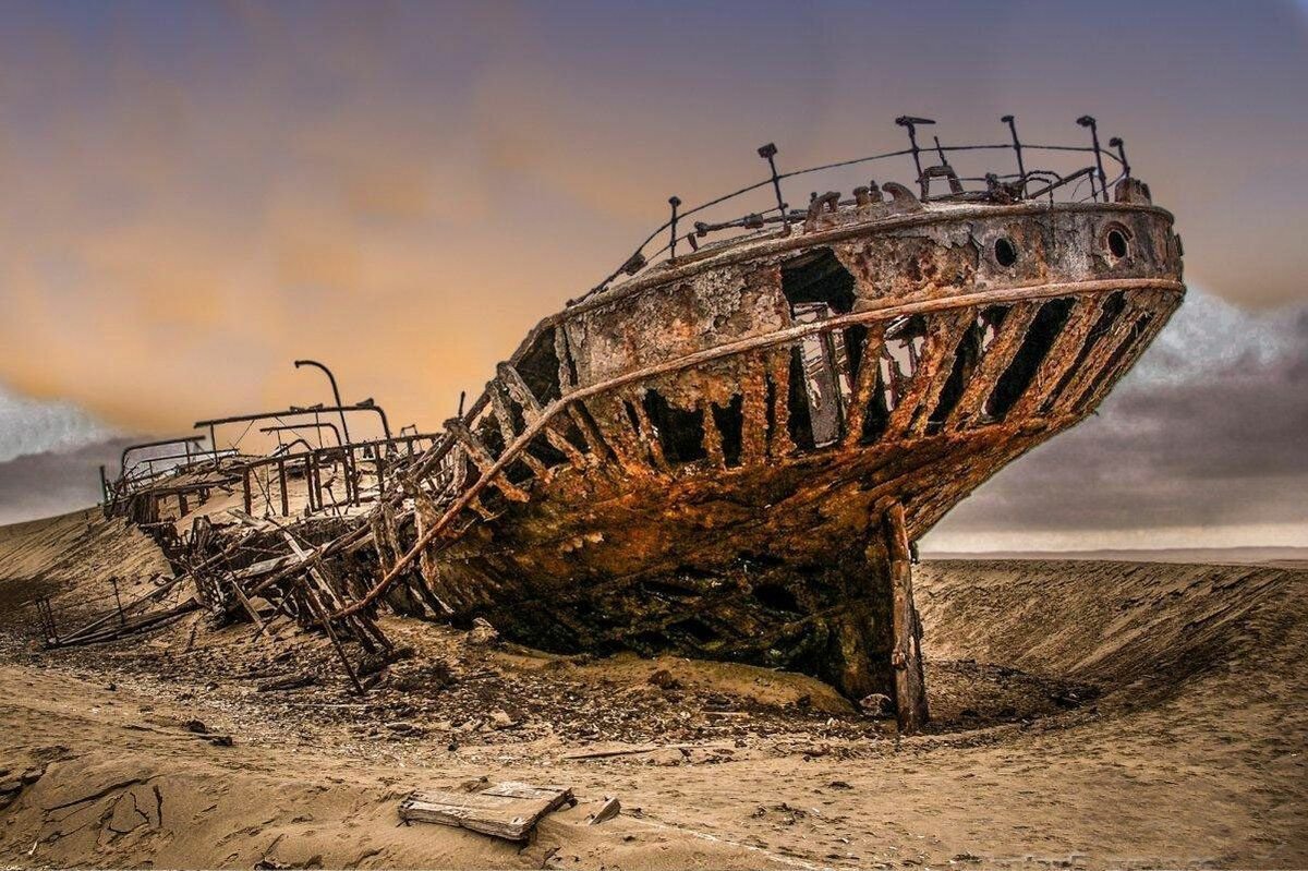 Берег история. Намибия берег скелетов (Skeleton Coast). Парк берег скелетов Намибия. Эдуард Бохлен. Кладбище кораблей Намиб.