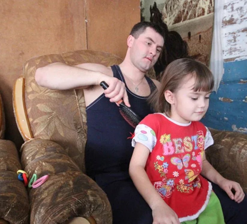 Наталья мотева и николай иванов. Николай иванов семья. Многодетная мать. Многодетный папа белоусов сергей. Родители и пятеро детей.